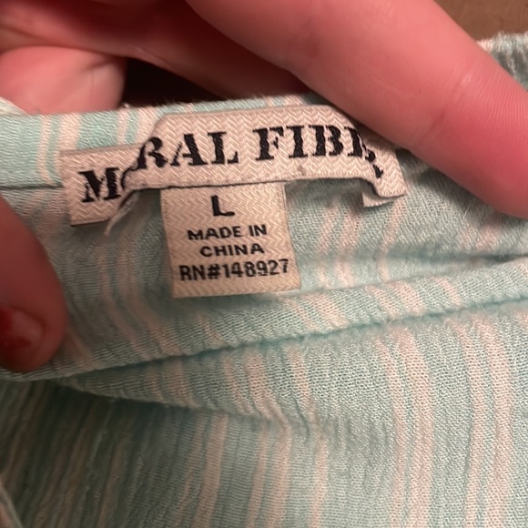 I’m selling this cropped tank top from moral fiber size large - Picture 3 of 3